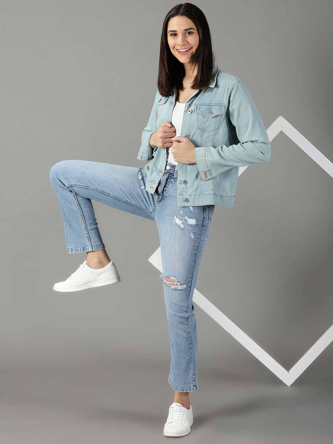 Women's Blue Mildly Distressed Light Fade Acid Wash High-Rise Stretchable Jeans