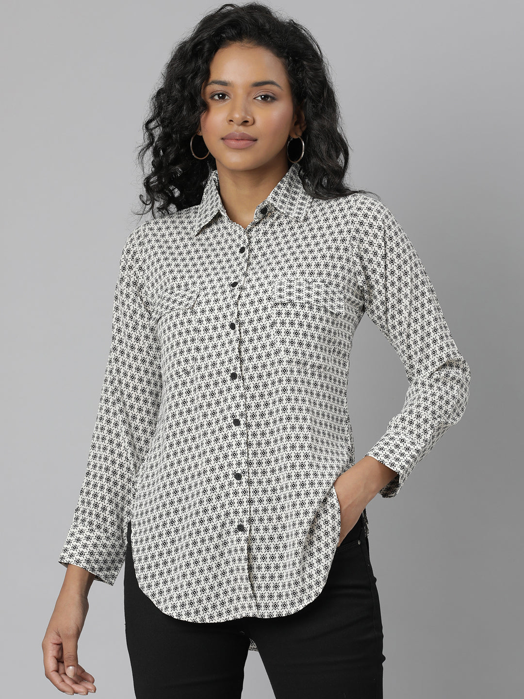 Women's Off White Slim Fit Geometric Printed Casual Shirt
