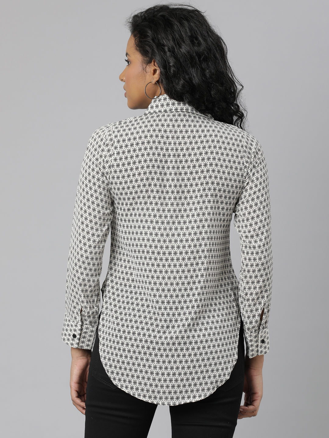 Women's Off White Slim Fit Geometric Printed Casual Shirt