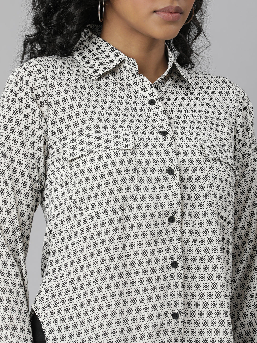 Women's Off White Slim Fit Geometric Printed Casual Shirt